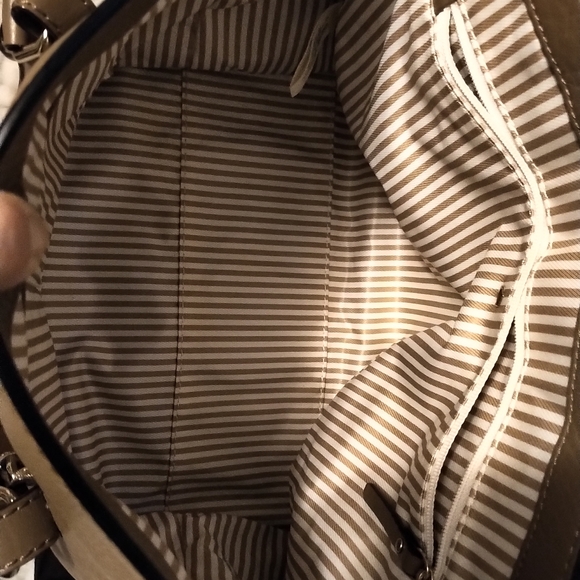 Kate Spade Purse. - Picture 4 of 7